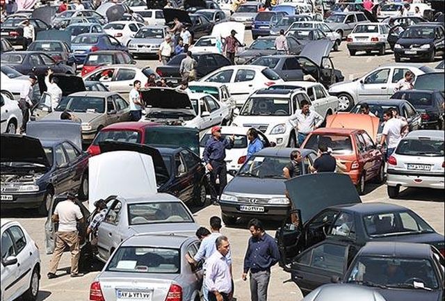 برای جلوگیری از سودجویی دلالان، ماشین با سند غیرقابل انتقال تحویل دهیم/ قیمت جهانی خودرو کاهش یافته و در ایران افزایش