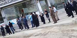 تجمع به شکل عجیب برای خرید دستکش  در کرمانشاه