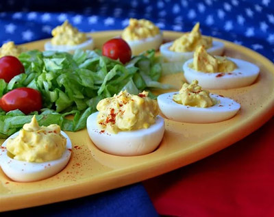 طرز تهیه تخم مرغ شکم پر با ادویه کاجون معطر و لذیذ