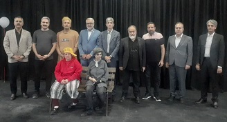 اجرای تئاتر هنرمندان دارای معلولیت در کرمانشاه با حضور مسئولان استان