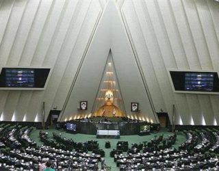 رأی جنجال سازان پارلمان ریزش کرد/وزیر احمدی‌نژاد در مجلس ماندنی شدند